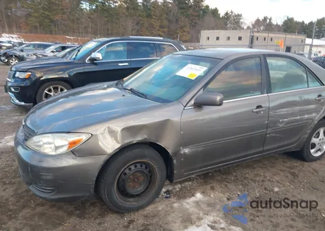 2003 Toyota Camry Le z USA, uszkodzony, nr VIN 4T1BE32K13U682017
